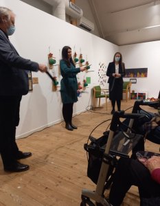 Adm. banksjef Heidi Nag Flikka klippet snoren under åpningen av museet.