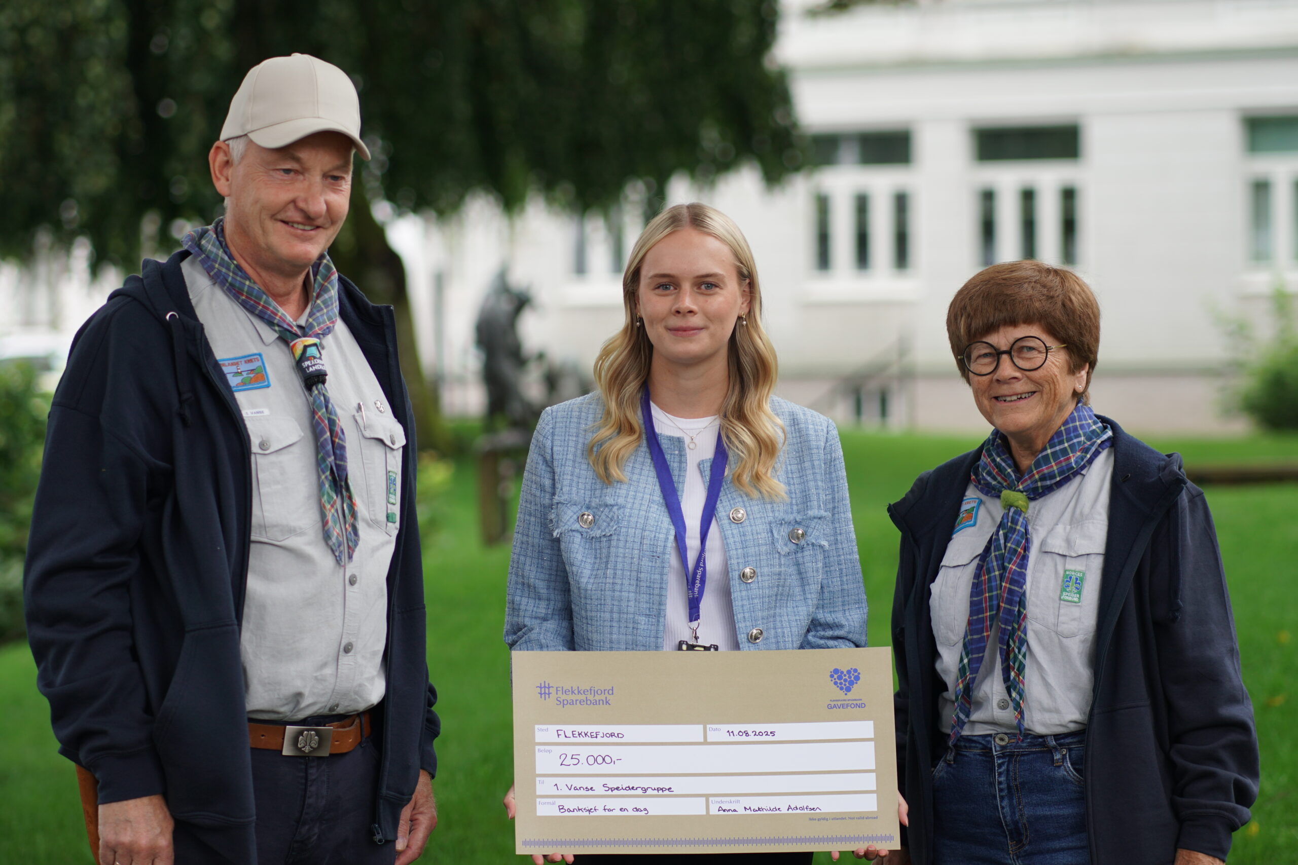 Disse fikk gave fra årets summer interns - Flekkefjord Sparebank